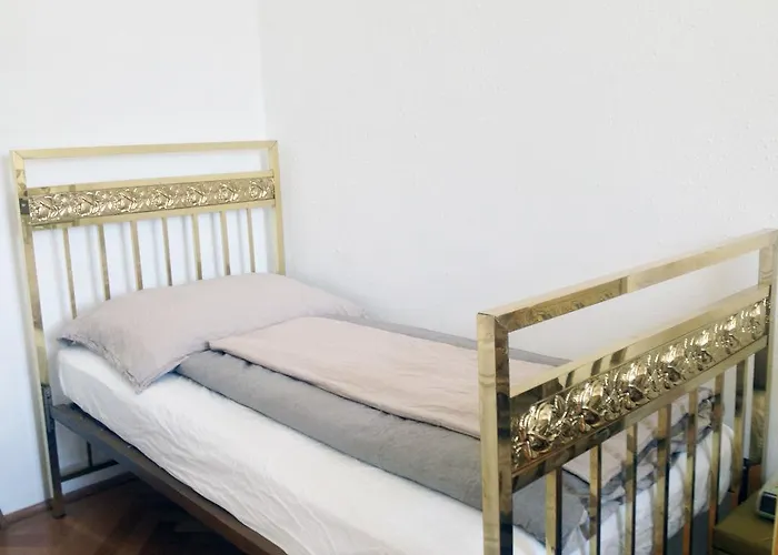 Big Vintage Style Flat Near Schoenbrunn