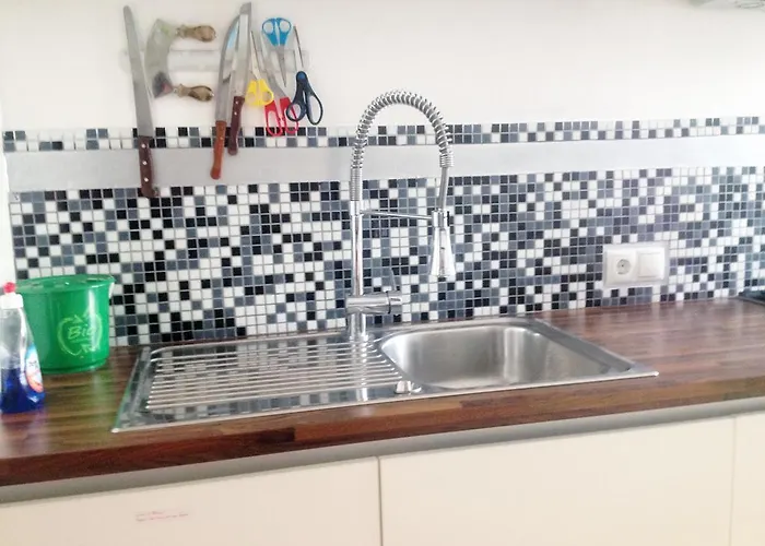 Big Vintage Style Flat Near Schoenbrunn דירה *