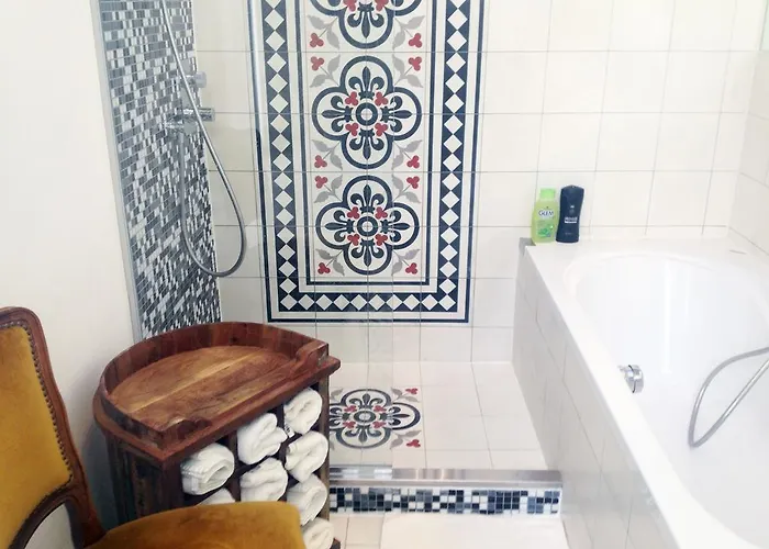 Big Vintage Style Flat Near Schoenbrunn דירה *